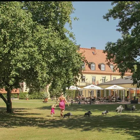 Rothirsch Gutshof Sparow Nossentiner Huette